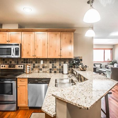 The Lookout - Top Floor Corner Unit With Stunning Views Villa Canmore Exterior photo