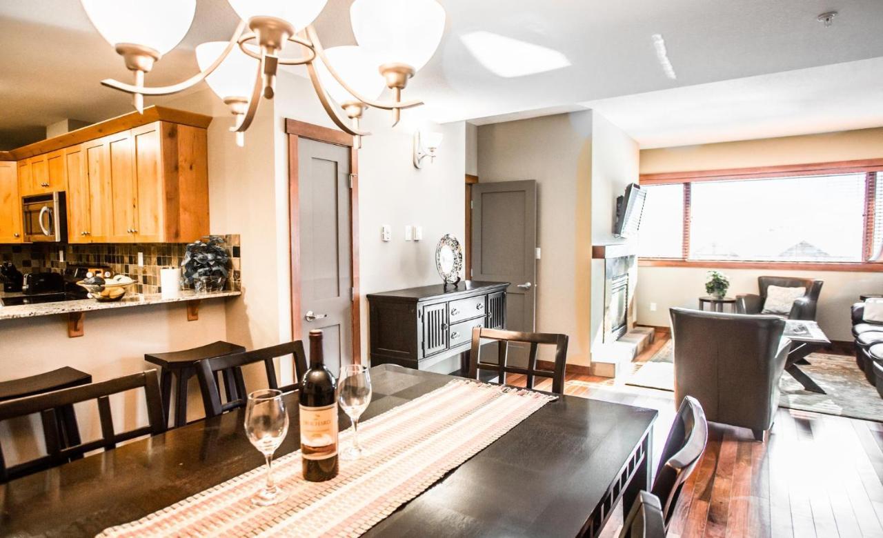 The Lookout - Top Floor Corner Unit With Stunning Views Villa Canmore Exterior photo