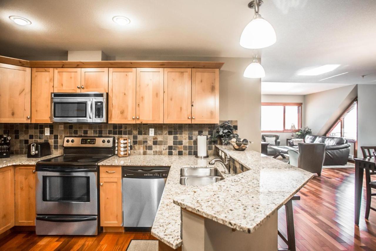 The Lookout - Top Floor Corner Unit With Stunning Views Villa Canmore Exterior photo