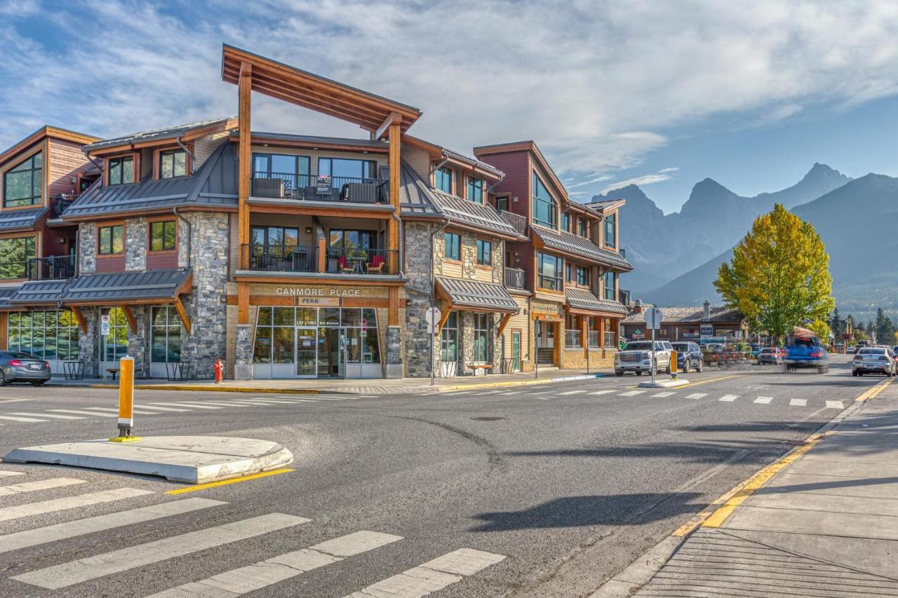 The Lookout - Top Floor Corner Unit With Stunning Views Villa Canmore Exterior photo
