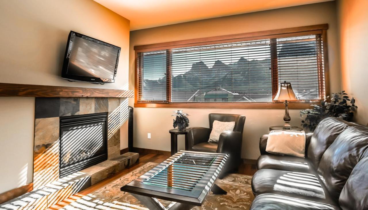 The Lookout - Top Floor Corner Unit With Stunning Views Villa Canmore Exterior photo