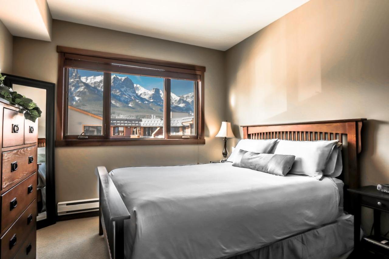 The Lookout - Top Floor Corner Unit With Stunning Views Villa Canmore Exterior photo
