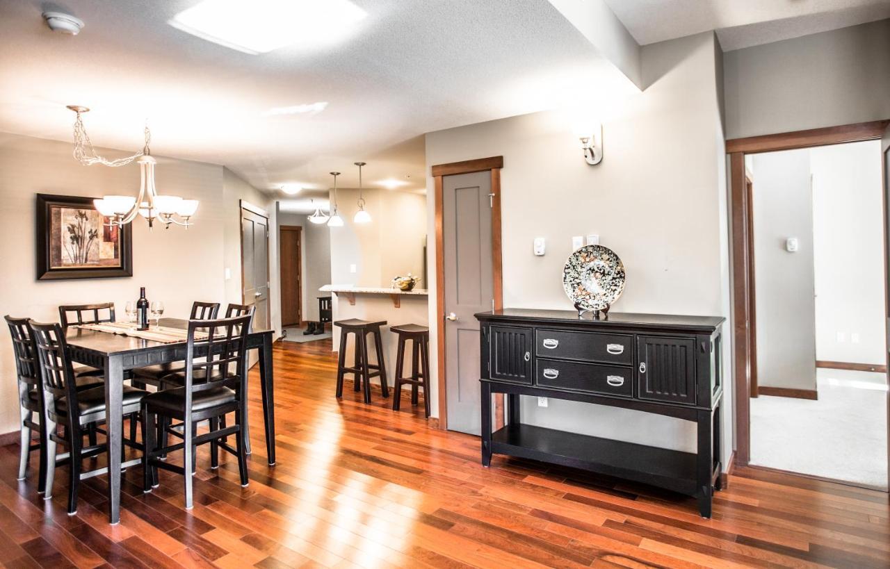 The Lookout - Top Floor Corner Unit With Stunning Views Villa Canmore Exterior photo