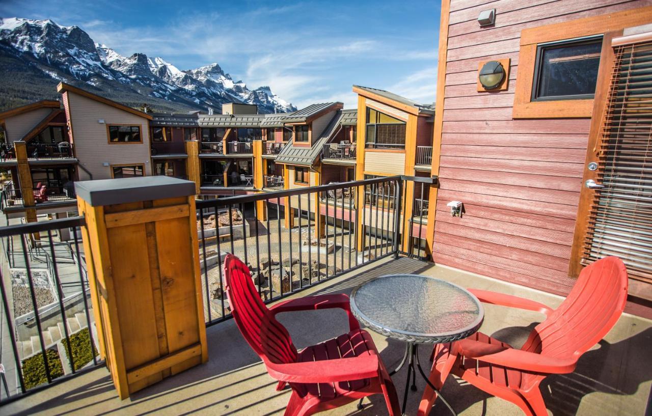 The Lookout - Top Floor Corner Unit With Stunning Views Villa Canmore Exterior photo