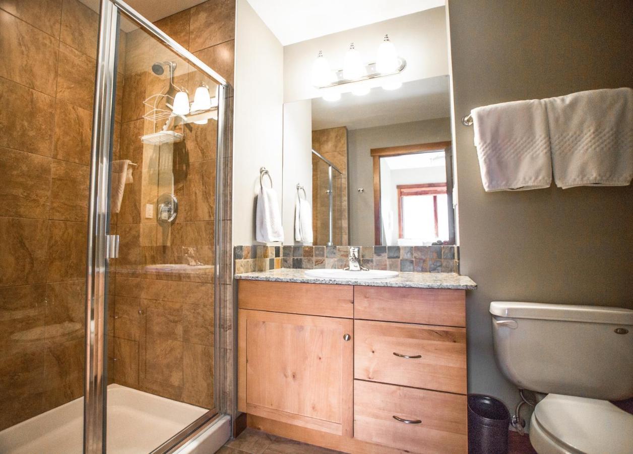 The Lookout - Top Floor Corner Unit With Stunning Views Villa Canmore Exterior photo